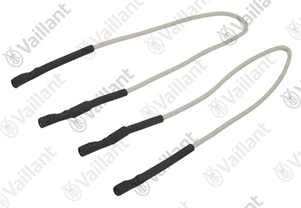 Vaillant Zündkabel mit mehreren Drähten, jeweils mit einem schwarzen Griff. Kabel verlaufen in einer Bogenform und sind abgedichtet.